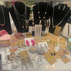 Nwt Mystery Jewlery bundle box 📦